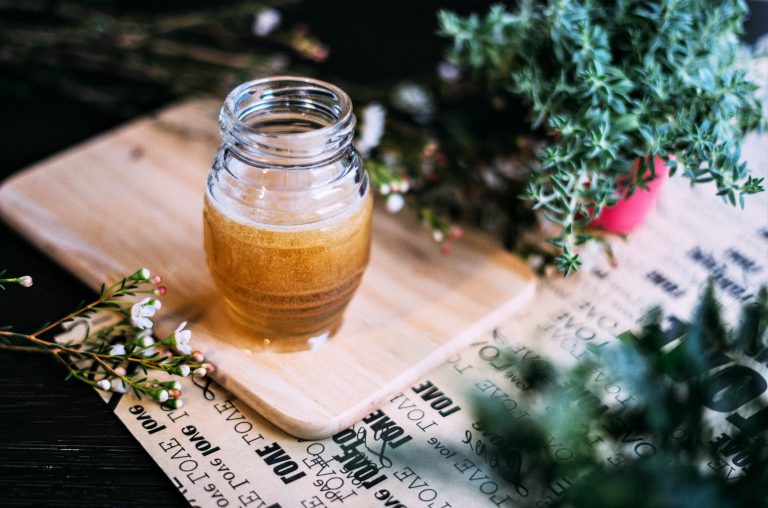 Qu’est-ce que le miel de miellat, appelé aussi miel de forêt ?